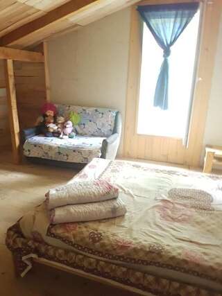 Гостевой дом Guest House Nina Ozurgetʼi Двухместный номер с двуспальной кроватью и дополнительной кроватью-5